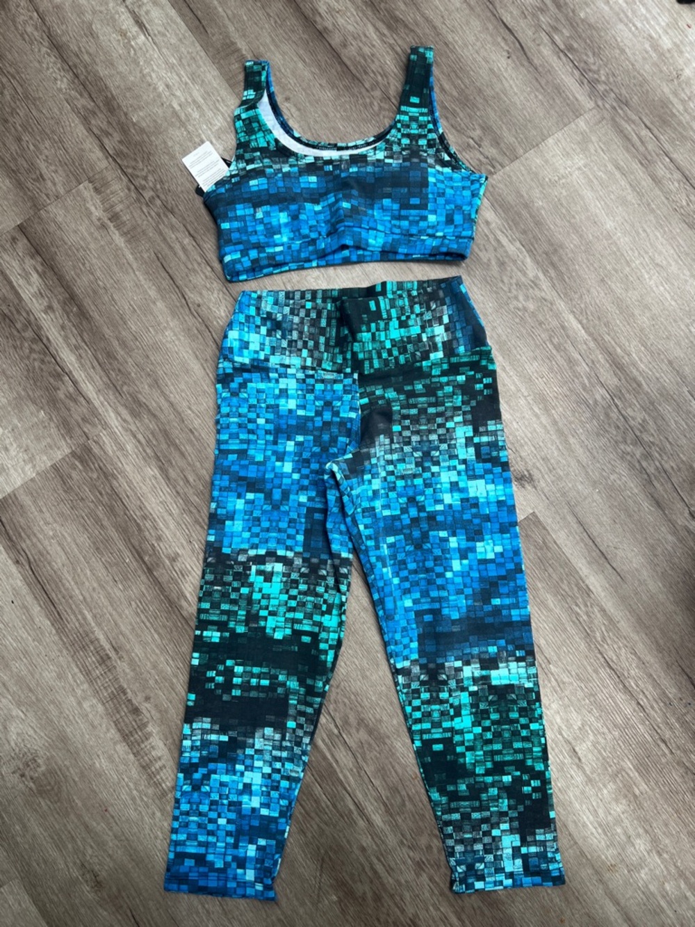 BBrazil Blue & Teal Pixel-Print Capris Active Set - Sports Bra & Capris